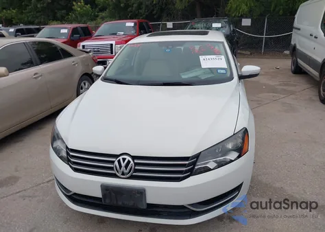 2014 Volkswagen Passat 1.8T Se z USA, uszkodzony, nr VIN 1VWBS7A32EC113746